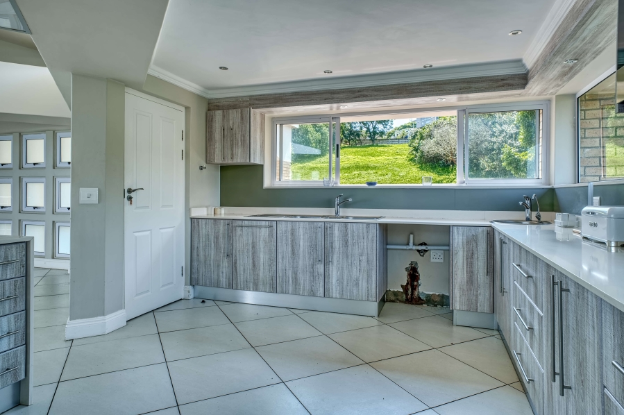 5 Bedroom Property for Sale in Blue Horizon Bay Eastern Cape